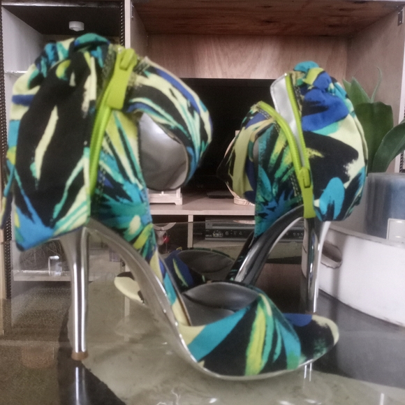 Unique shoes - Picture 2 of 8